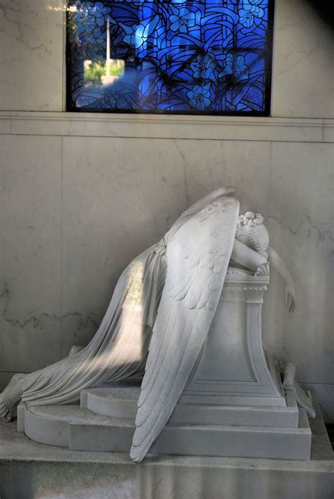 Weeping Angel In Lakelawn Metairie Cemetery Weeping Angel Cemetery