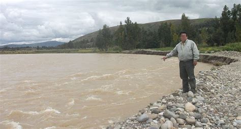 Huancavelica Dos personas a bordo de una moto caen al río Mantaro y