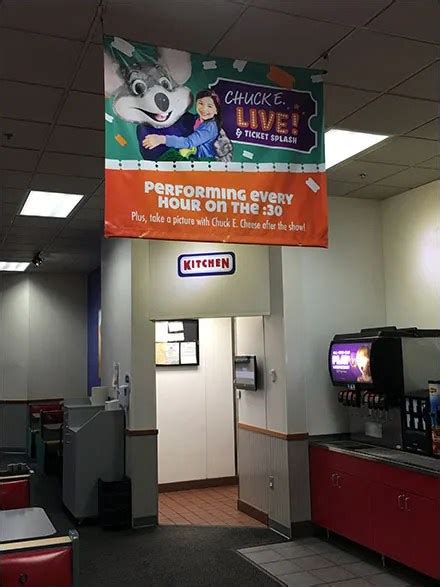 Chuck E Cheese Live Performance Every Hour Fixtures Close Up