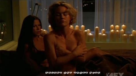 Kelly Carlson Sex Action Caps And Sexy Bikini Posing Pics Free