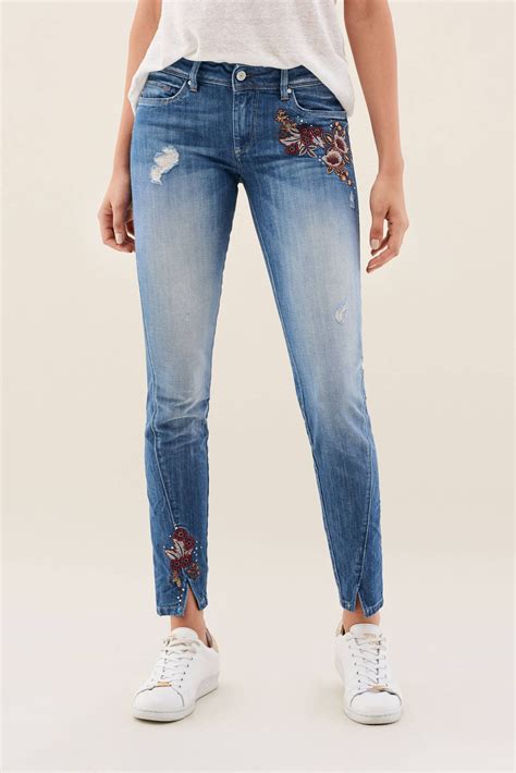 Vaqueros Wonder Push Up Capri Con Bordados Vaqueros Salsa Jeans