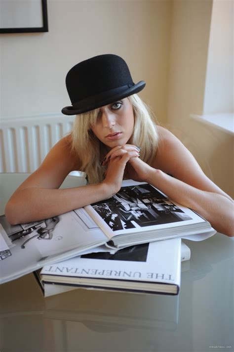 Awesome High Heels Blonde XXX Dessert Picture 1