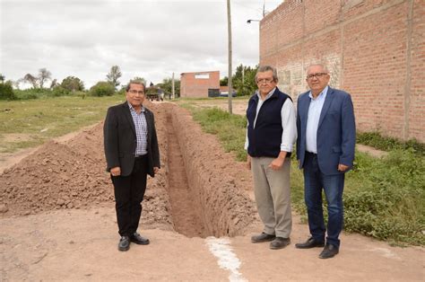 Últimos metros para dotar de agua potable a barrio Los Lapachos