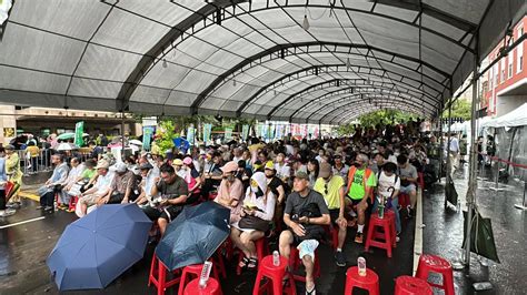 影下雨了！青鳥重返立院第3天 舞台前搭遮雨棚號稱2千人到場 中天新聞網