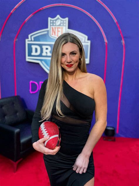 Annie Agar Bally Sports R Hot Reporters