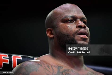 1948 Derrick Lewis Fighter Stock Photos High Res Pictures And Images