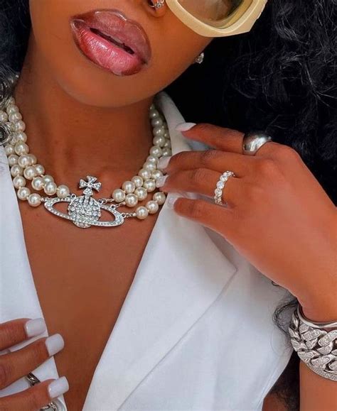 Pin By Ashley Bryant Castro On Spider Savage Pearl Necklace Outfit