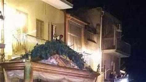 San Michele Di Ganzaria Processione Con Inchino Davanti Alla Casa Del