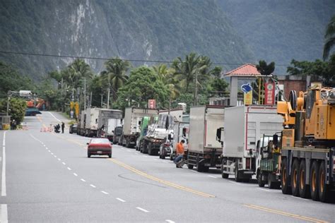 蘇花終搶通今開放2小時 管制站見車輛早早排隊 蘇花公路坍方 地方 聯合新聞網