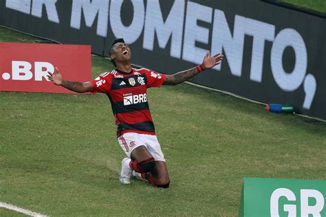 Flamengo e Grêmio iniciam duelo de matadores por vaga na final da