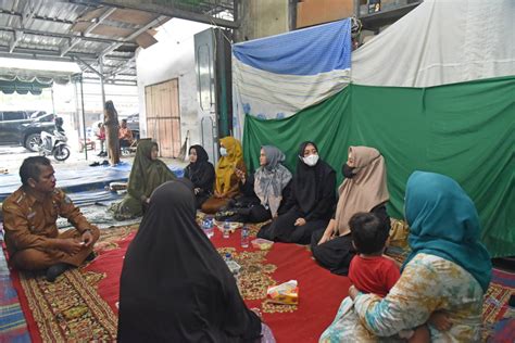 Ladang Berita Ketua TP PKK Batubara Takziah Ke Rumah Duka Orang Tua