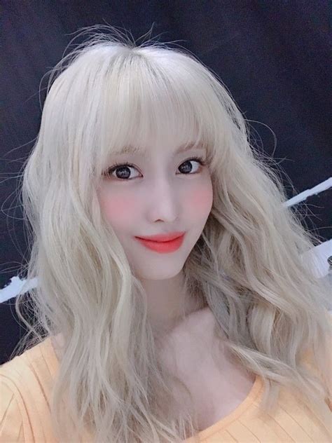 Twice Momo New Selca On Once Japan Momo Hirai Momo Nayeon