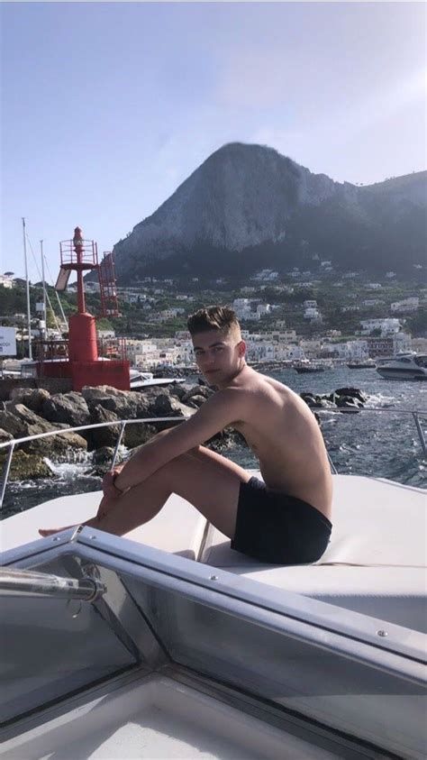 Pin By Nerea DC On Josephine Langford Hero Fiennes Tiffin Hot Hero Hero Daddy Hero