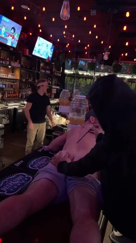 Straight Ass Out At The Bar ThisVid em inglês