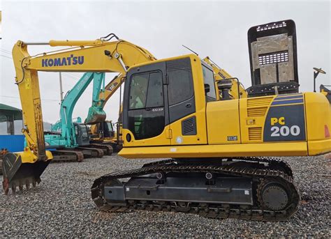 Used Japan Second Hand Original Komatsu PC200 Medium Crawler Excavator