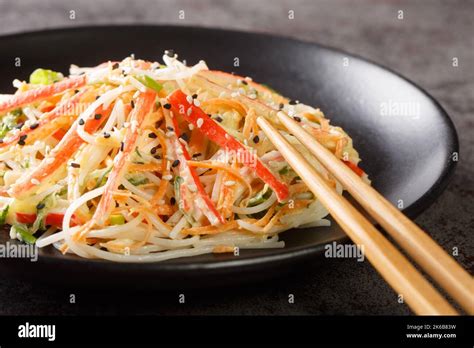 La salade Kani est une version japonaise de salade de crabe à base de