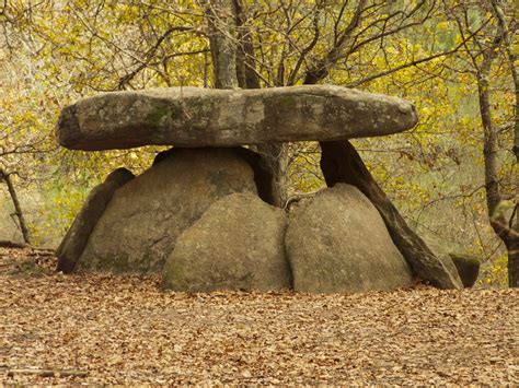 IBERIA Dolmen de Axeitos El dolmen de Axeitos es una construcción