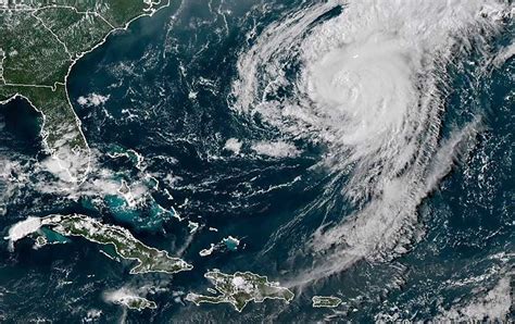 Ernesto Se Debilita A Tormenta Tropical Tras Tocar Tierra En Las Bermudas