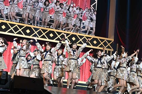 Akb48 チーム8が活動休止前ラストコンサートを開催！昼公演にはチーム8 Ogメンバー32名もサプライズで登場！ 小栗有以「チーム8は青春