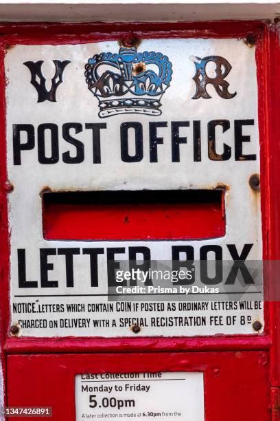 Red Post Box Uk Photos And Premium High Res Pictures Getty Images