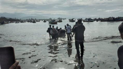 Boat Rusak Seorang Nelayan Sempat Terombang Ambing Di Laut Susoh