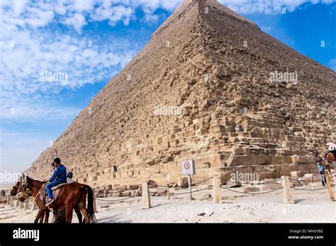 Giza Museum Complex Egypt 27 August 2017 Pyramids Of Giza Great Pyramids Of Egypt The