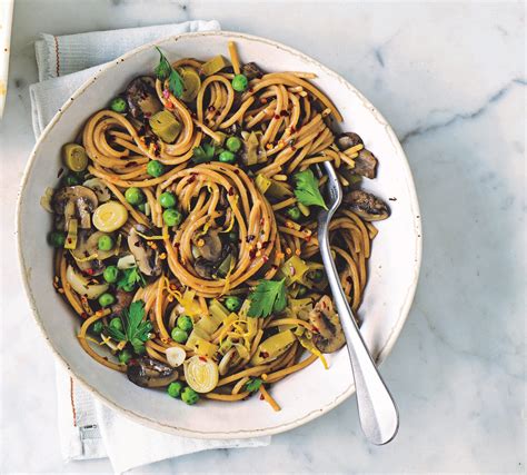 One Pot Leek Mushroom And Pea Pasta Healthy Recipe Ww Uk