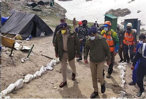 Amarnath Yatra यह बम बना सुरक्षा बलों के लिए खतरा सिग्नल पर गाड़ी खड़ी