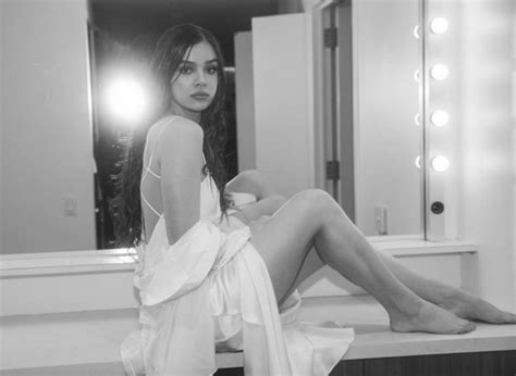 Hailee Steinfeld Nude And Sexy Photos The Fappening