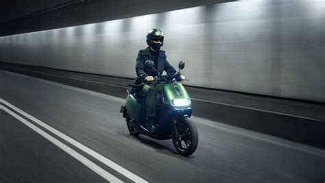 Meet Gogoro CrossOver GX250 Electric Scooter With Battery Swapping