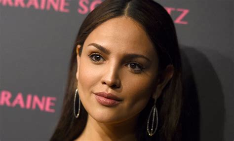 Eiza González recibe el verano con una rutina de ejercicio y un tiny bikini combinado