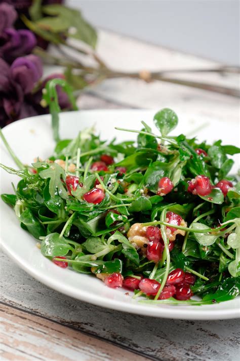 Quinoasalat Mit Granatapfel Rucola Feldsalat Und Waln Ssen