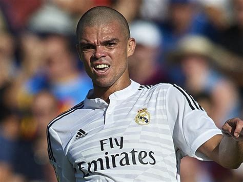 Real Madrid's Pepe 'tears thigh muscle' - Sports Mole