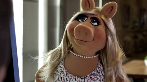 Miss Piggy Arrives to YouTube Space L.A. | The Muppets - AffluX.TV