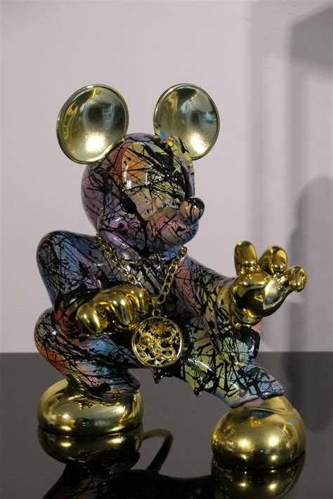 Rich ART Kung Fu Mickey sculpture en résine multicolore et dorée