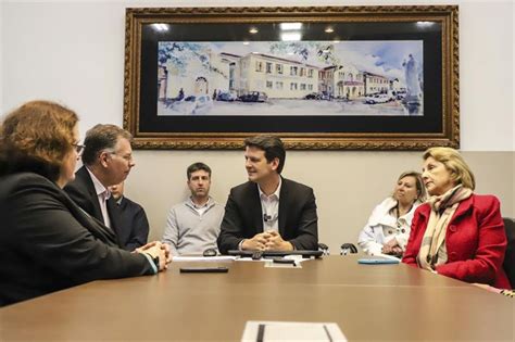 Eduardo Pimentel conhece projetos de reforma e ampliação do Hospital do