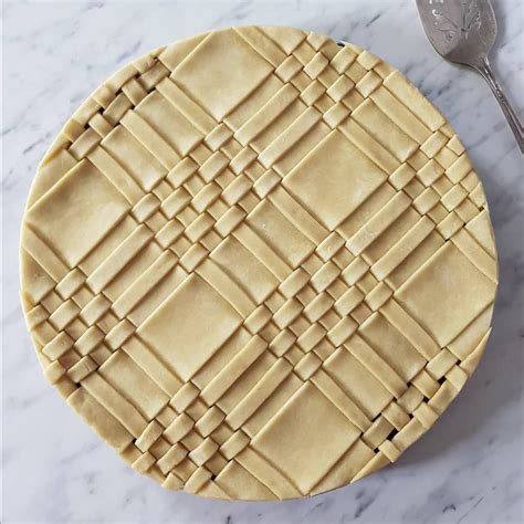 Everyday Fancy Lattice Pie With Double Thin And Wide Pattern Weave