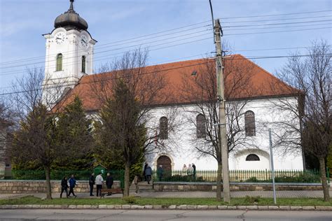 Lehajtott fejjel menekült a bicskei lelkész a kérdés elől K Endre