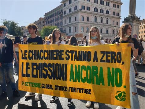 Tornano I Fridays For Future I Giovani In Piazza Per L Ambiente DIRE It