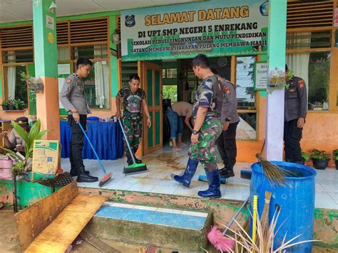 Bantu Pembersihan Pasca Banjir Satgas Tanggap Darurat Bencana Kembali