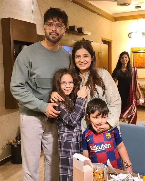 Fahad Mustafa with his Family - Latest Pictures | Reviewit.pk