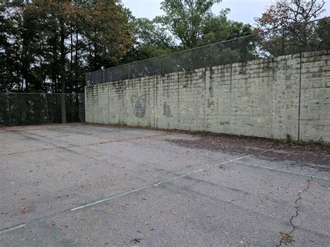 Which Parks in Raleigh have a HANDBALL COURT? (Durham, Cary: rent, YMCA ...