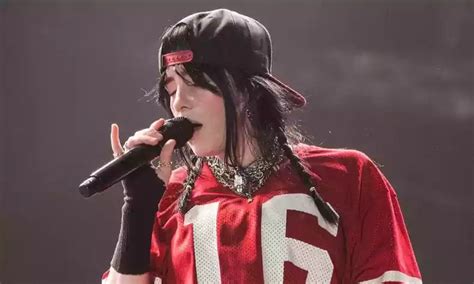 Billie Eilish fala sobre críticas a seu corpo