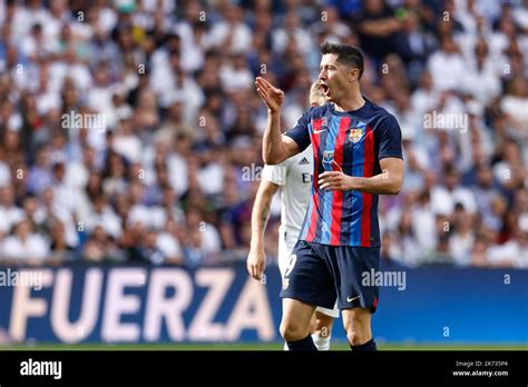 Robert Lewandowski Del Fc Barcelona Durante El Partido De F Tbol De La