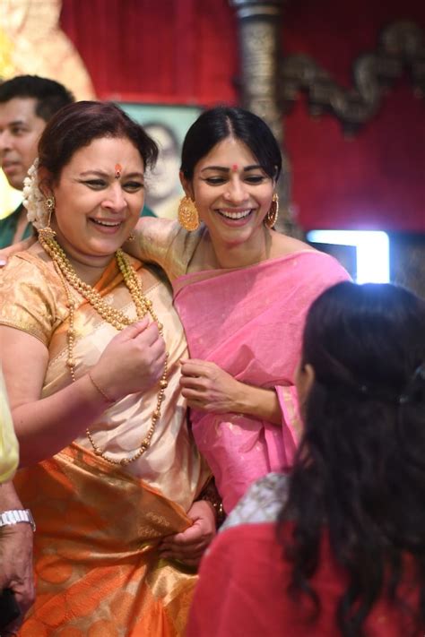 Durga Puja 2019 Kajol With Mom Tanuja Sister Tanishaa Mukerji And