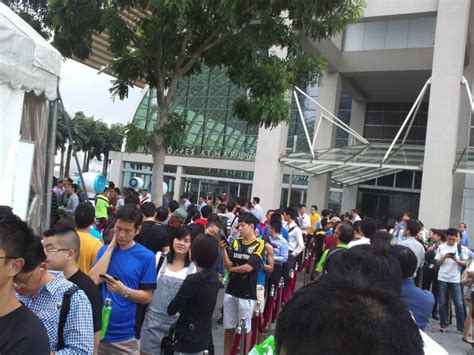 Huge turnout for StanChart Marathon registration - TODAY