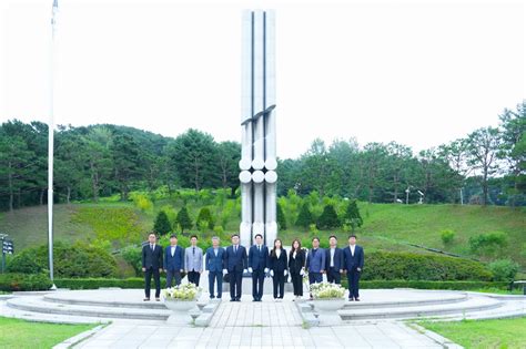 제6대 포천시의회 후반기 의장단 충혼탑 참배 후 공식 일정 시작 포천신문