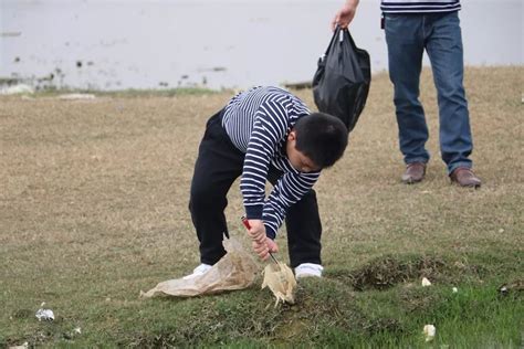 正德公益清理白色垃圾，绿色环保公益行