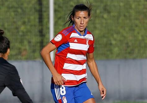 Granada Cf Pamela Gonz Lez Anuncia Su Marcha Del Granada Y Firma Por