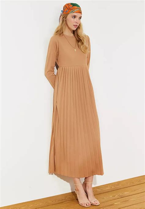 Buy Trendyol Pleated Midi Dress 2025 Online ZALORA